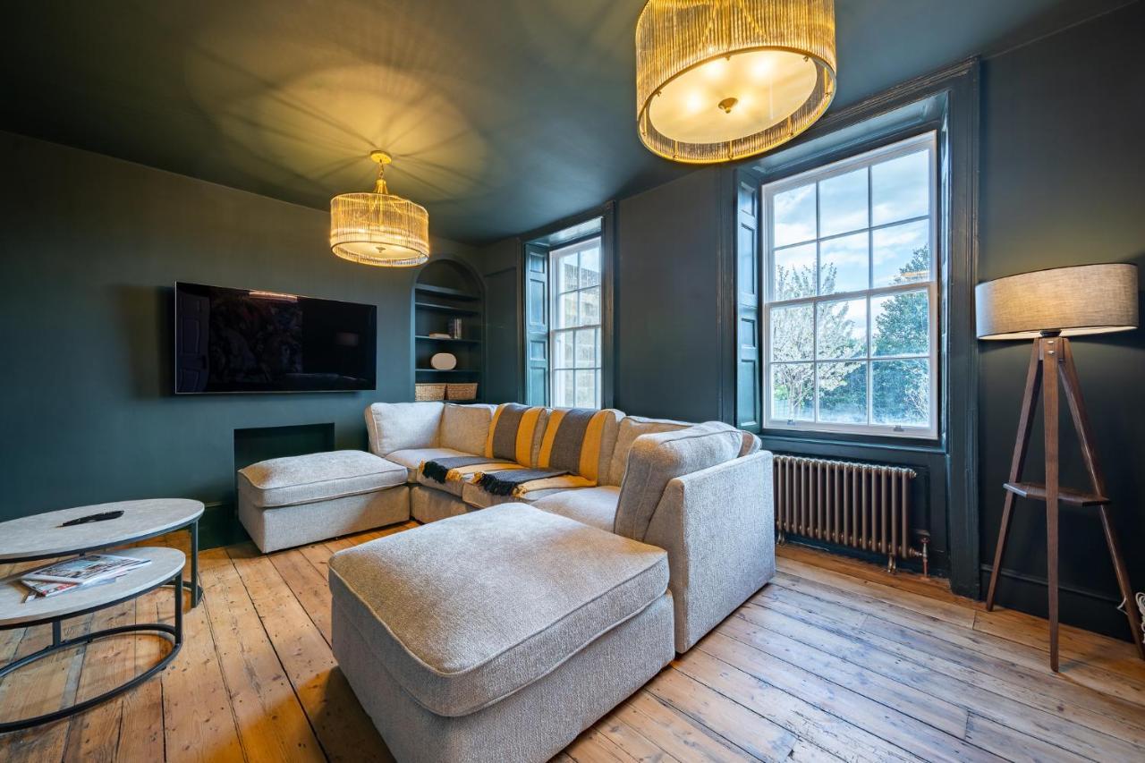 Luxurious Grand 6 Bedroom Home In Bath - Perfect For Groups & Sleeps 12! Exterior photo